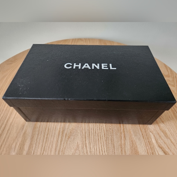 Chanel Escarpins Limited Edition Noir Heels in Amazing Condition - Picture 7 of 10